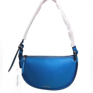 Crescent Shoulder handbag blue leather💙CALVIN KLEIN Minimalist-Contemporary💙💙💙💙